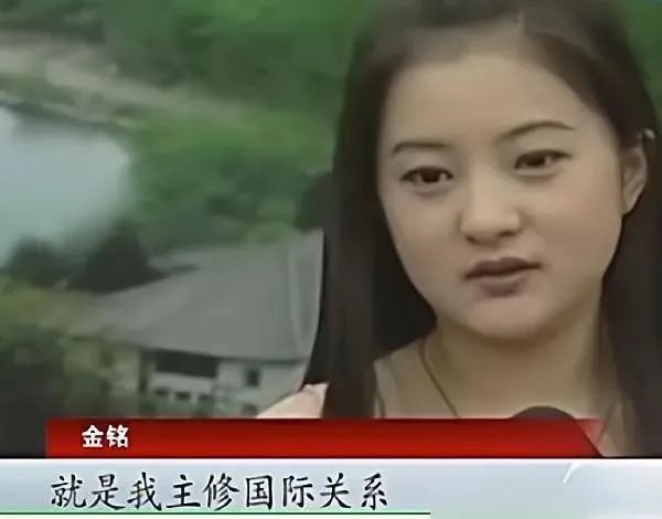 北大如今43岁未嫁撒贝宁曾发誓要娶她j9国际站她9岁爆红全国18岁考上(图7)