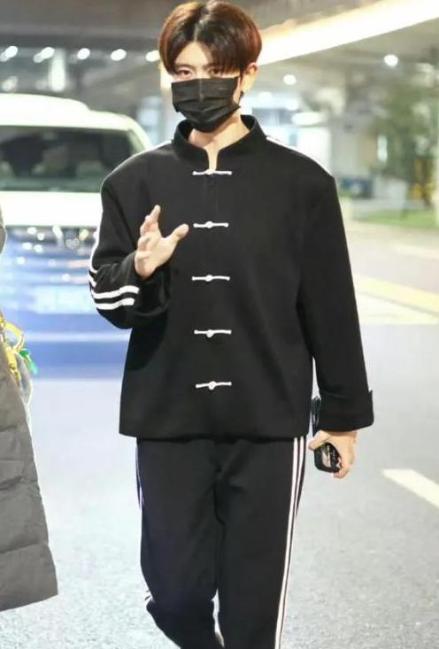要了？这几位大明星“捞钱”的样子太难看了j9九游会网址是什么为了割韭菜脸面都不(图9)
