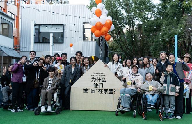 障碍主题快闪展览亮相几小时吸引数百名观众参与j9九游会真人游戏第一“不藏了！”上海首个无(图4)